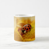 Mug Coccinelle sur fleur jaune (Centre)