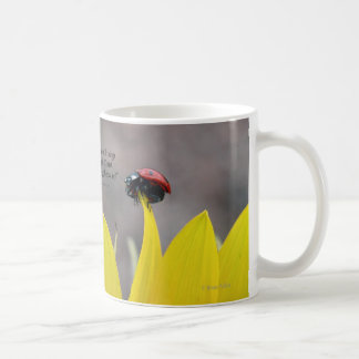 Mug Coccinelle sur le pétale de tournesol