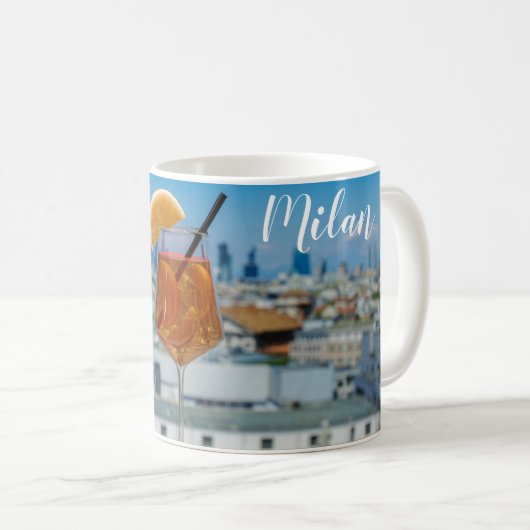 Mug Cocktail Spritz sur une table avec vue sur Milan (Devant droit)