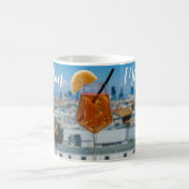 Mug Cocktail Spritz sur une table avec vue sur Milan (Centre)