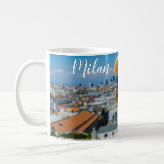 Mug Cocktail Spritz sur une table avec vue sur Milan (Gauche)