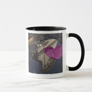 Mug Coeur de papier isolé flottant dans un magma