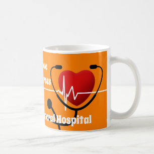 Mug Coeur, stéthoscope et infirmières d'ECG