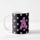 Mug Coeurs de monogramme violet noir (Gauche)