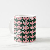 Mug Coeurs gronces et fleurs motif. (Devant gauche)