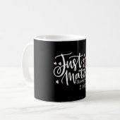 Mug COEURS juste marié Noms de script Mariage Date (Devant gauche)