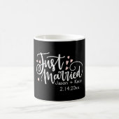 Mug COEURS juste marié Noms de script Mariage Date (Centre)