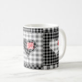 Mug Coeurs Noir Blanc Patchwork Sans Couleur. (Devant droit)