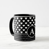 Mug Cœurs Noir Et Blanc Élégants - Monogramme Personna (Devant gauche)