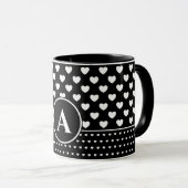 Mug Cœurs Noir Et Blanc Élégants - Monogramme Personna (Devant droit)