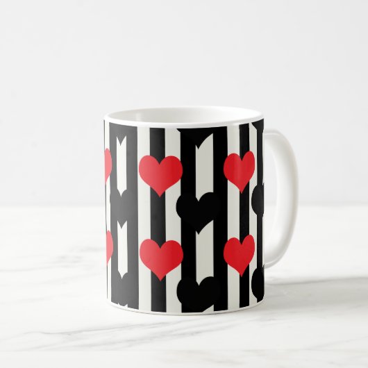 Mug Coeurs Noirs Rouges Sur Bandes Blanches Noires (Devant droit)
