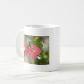 Mug Cognassier à Fleurs Roses Glow (Devant gauche)
