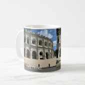 Mug Colisée à Nîmes, France sur une (Devant gauche)