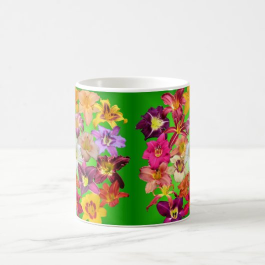 Mug Collage de Daylily sur le vert (Centre)