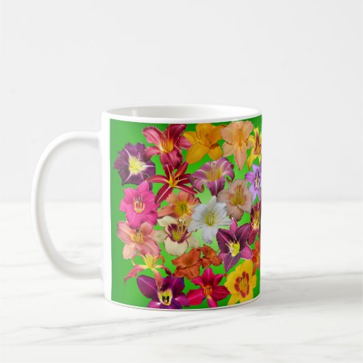 Mug Collage de Daylily sur le vert (Gauche)