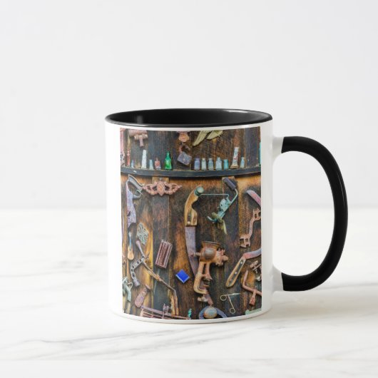 Mug Collection d'antiquités sur le mur (Droite)