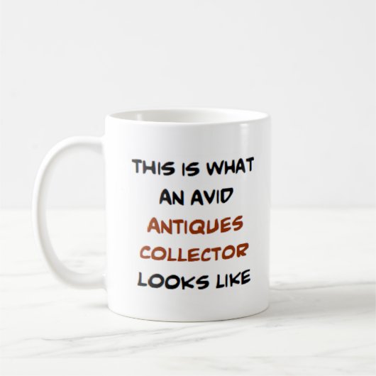 Mug collectionneur d'antiquités, avide (Gauche)
