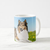 Mug Collie rugueuse dans la prairie Buutercup (Devant droit)
