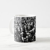 Mug Colonie des champignons noirs et blancs (Devant gauche)