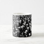 Mug Colonie des champignons noirs et blancs (Centre)