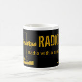 Mug COM de point de surfpirateRADIO (Centre)