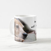 Mug Commencez votre jour la manière de beagle (Devant gauche)