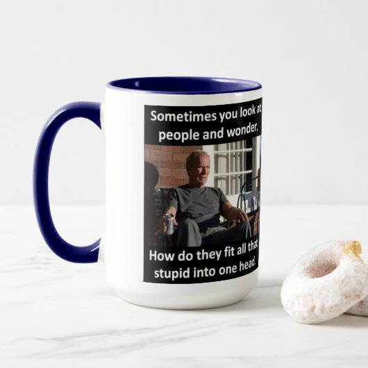 MUG COMMENT S'INCORPORENT-ILS À TOUT CELA DANS UNE TÊT (Avec donut)