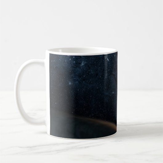 Mug Concept de l'artiste illustrant Kepler-16b. (Gauche)