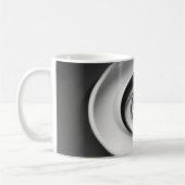 Mug Conception Abstraite Élégante en Spirale Noir et B (Gauche)
