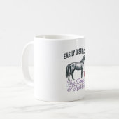 Mug Conception de chemise facilement distrait par les (Devant gauche)