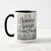 Mug Conception de cimetière brumeux où les esprits err (Gauche)