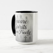 Mug Conception de cimetière brumeux où les esprits err (Devant gauche)