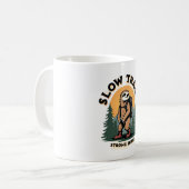 Mug Conception de citation d'aventure de randonnée de (Devant gauche)