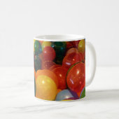Mug Conception de fête de ballons colorés (Devant droit)