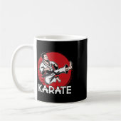 Mug Conception de karatéka homme faisant un coup de pi (Gauche)
