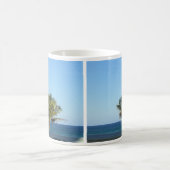 Mug Conception de lueur matinale de l'océan à palmiers (Centre)