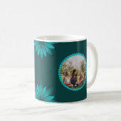 Mug Conception de mandala à feuilles sarcelles sur fon (Devant droit)
