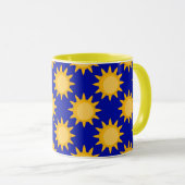 Mug Conception de motif de soleil sur fond bleu (Devant droit)