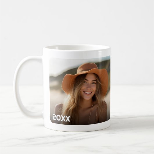 Mug Conception de photo minimale tendance avec année (Gauche)