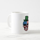 Mug Conception de vecteur de drapeau de crâne de trèfl (Devant gauche)