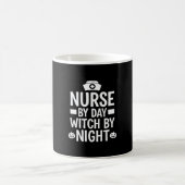 Mug Conception de vecteur de sorcière infirmière Hallo (Centre)