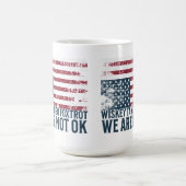 Mug Conception du drapeau anti-Trump Whiskey Tango Fox (Centre)