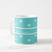 Mug Conception nautique avec crabe blanc sur fond bleu (Devant gauche)