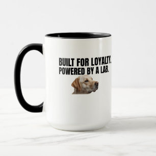 Mug Conçu pour la loyauté, propulsé par un Lab – Café