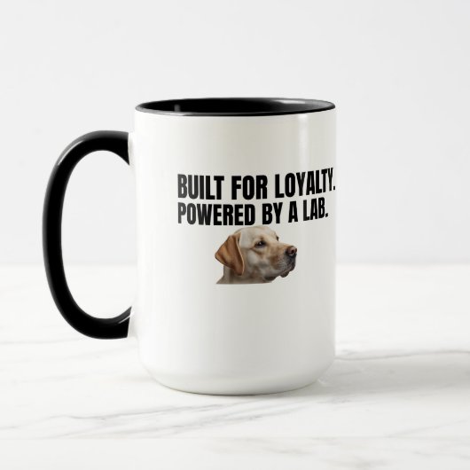 Mug Conçu pour la loyauté, propulsé par un Lab – Café (Gauche)