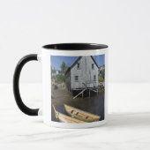 Mug Constructeur de dory, Lunenburg, Nouvelle-Écosse,  (Gauche)
