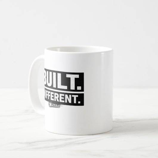 MUG - CONSTRUIT DIFFÉREMMENT (Devant gauche)