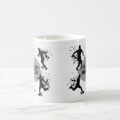 Mug Cool Jouer des silhouettes de football (Centre)