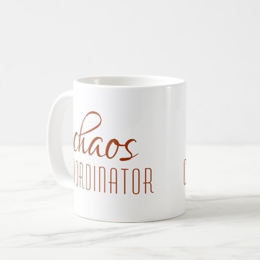 Mug Coordinateur Chaos Script Brown moderne (Devant gauche)