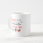 Mug Coordinateur du chaos alimenté par le café (Devant gauche)